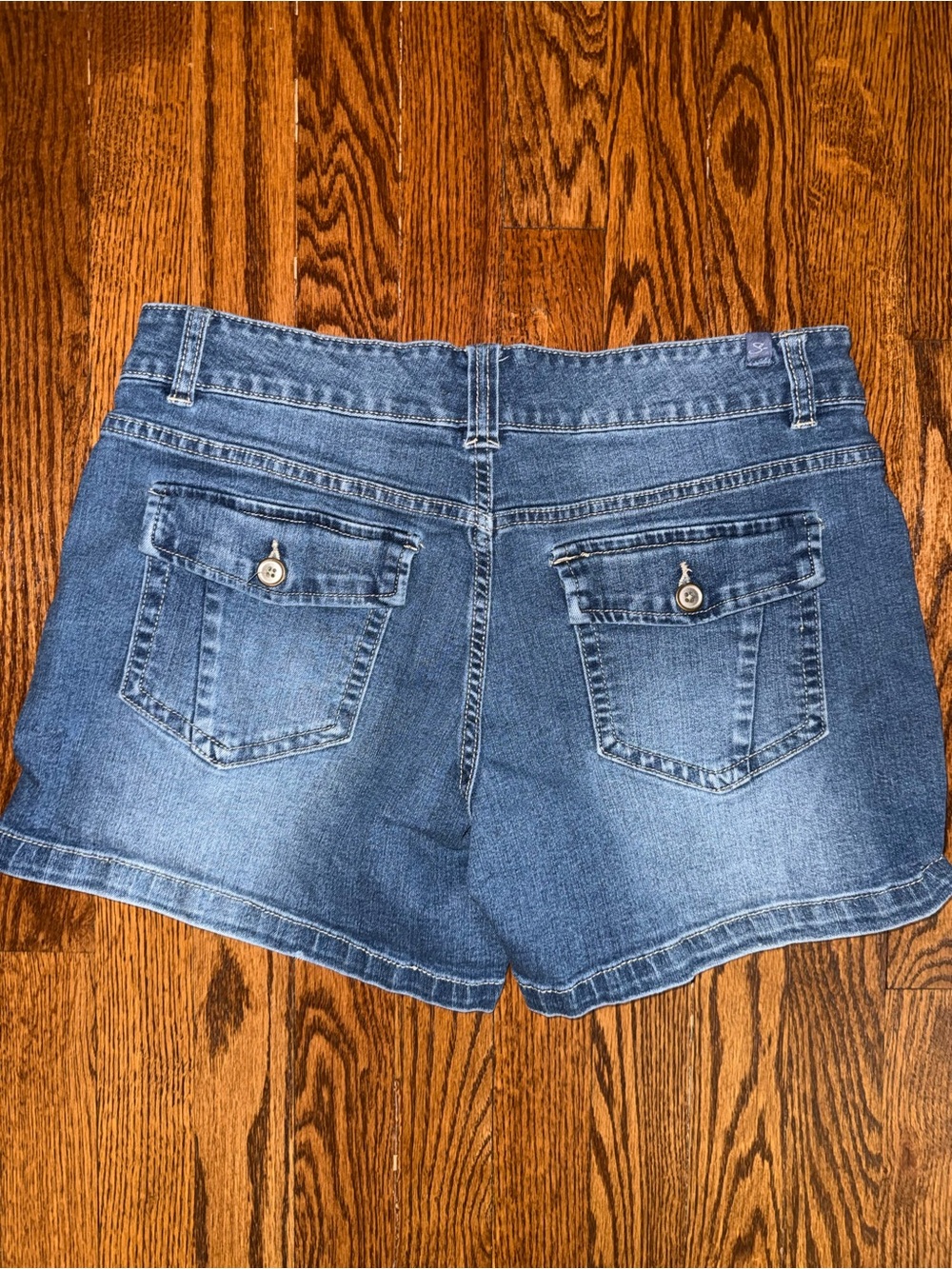 Women's Mid-Rise Blue Denim Jean Shorts with Front Patch Pockets - Picture 5 of 5